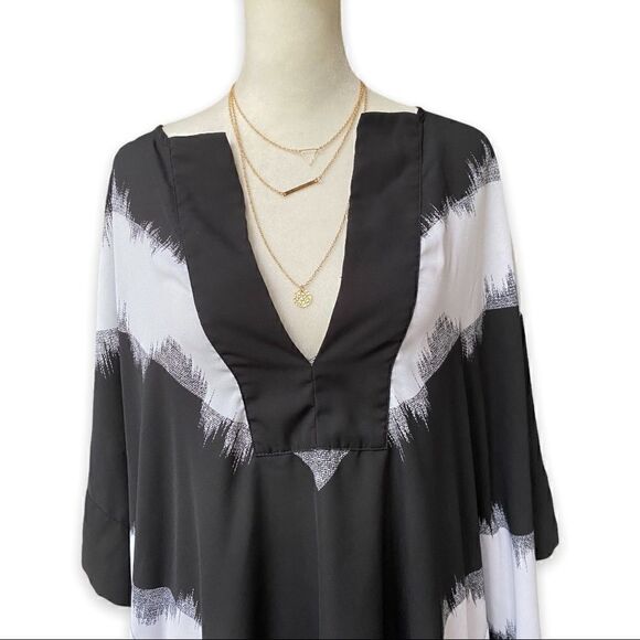 MOSSIMO Black and White Chevron Stripe Swim Cover - Picture 2 of 13